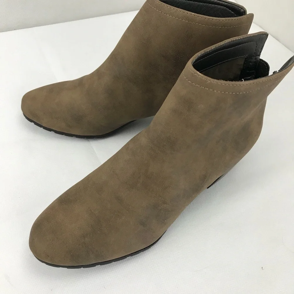 Reaction Kenneth Cole ankle boots suede women tan western bohemian casual city 8